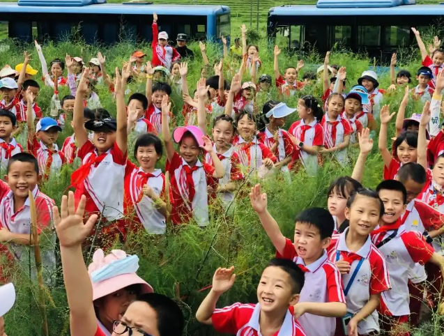 创新构建课程讲堂点评三擎驱动育人模式逐步构成一体化育人格式